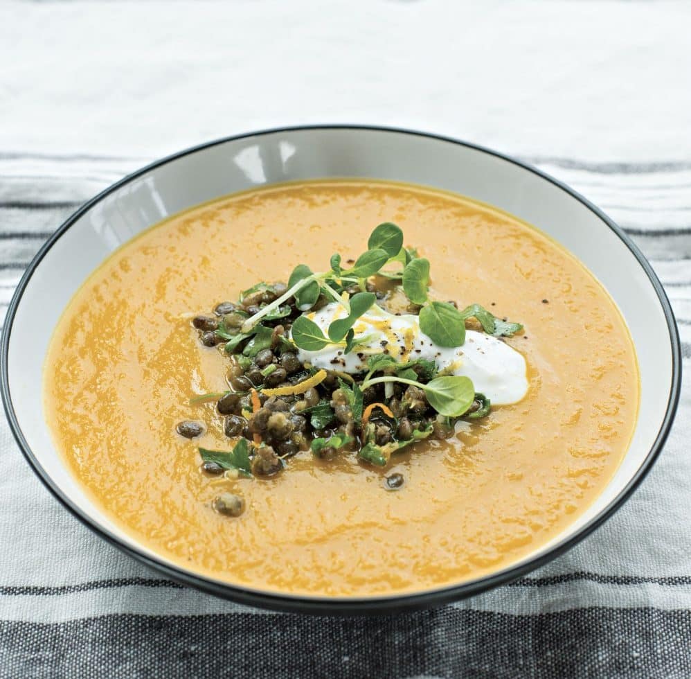Soupe-Lentilles-courges-josee-distasio-999x1501-1-e1738929106358